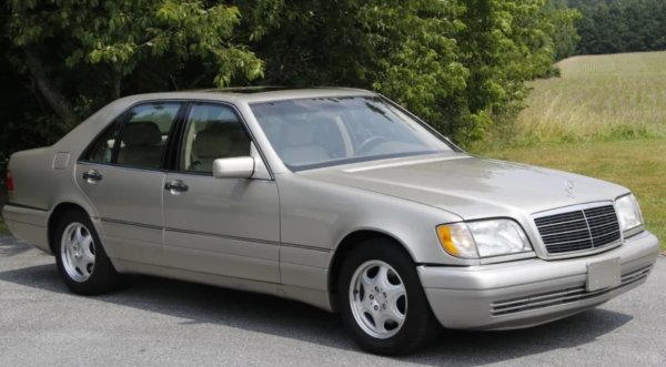 Модели: 1991-98 г.

Примерна цена: Кола от 1997 година на 160 000 км за 4500 евро

Дори и до ден днешен S-Class е олицетворение на луксозен, представителски автомобил. Но съвременните екземпляри започват от доста високи цени за средния шофьор. Вместо това, за по-малко от 4700 евро можете да получите модел от  90-те години с " непробиваемия " W140 двигател. Е, класиката от Щутгарт има недостатъци от днешна гледна точка, но ги компенсира с ретро чар.